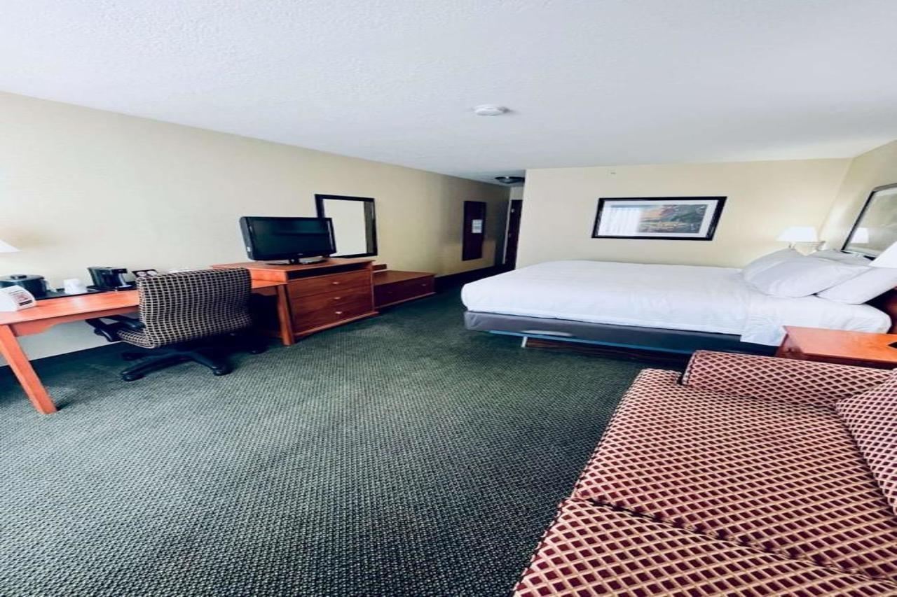 Surestay Plus Hotel By Best Western Price Bagian luar foto