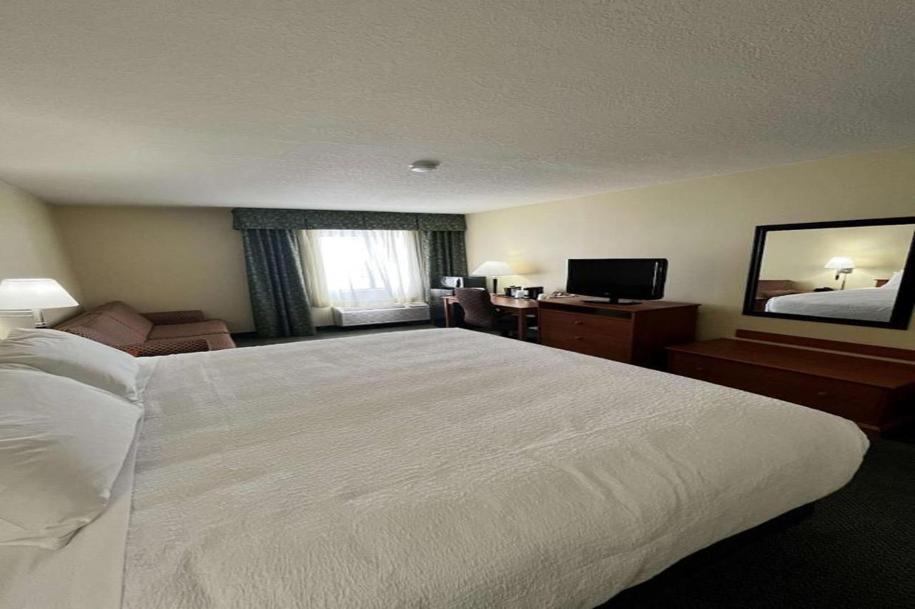 Surestay Plus Hotel By Best Western Price Bagian luar foto